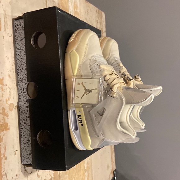 Air Jordan size 5 boys/7 girls - Picture 3 of 3